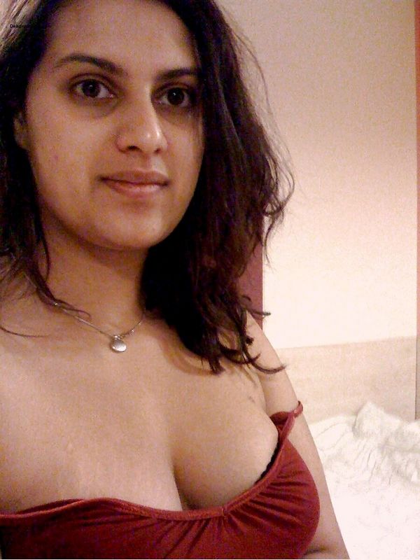 https://www.tamilsex.co/wp-content/uploads/2018/05/stripping-naked-indian-teen-college-pussy-girl.jpg